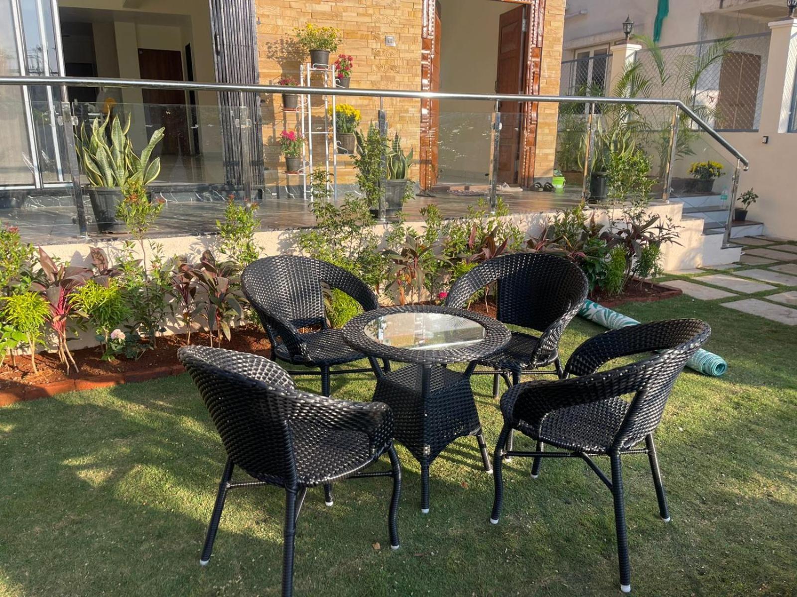 Lavish Villa - 3 Bhk Pool With Lawn Lonavala Exteriör bild