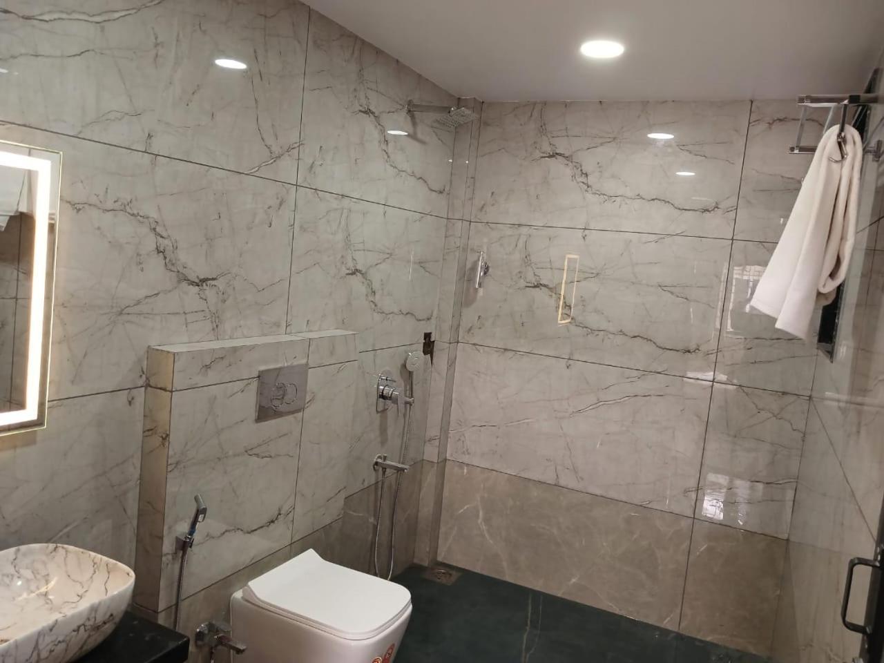 Lavish Villa - 3 Bhk Pool With Lawn Lonavala Exteriör bild