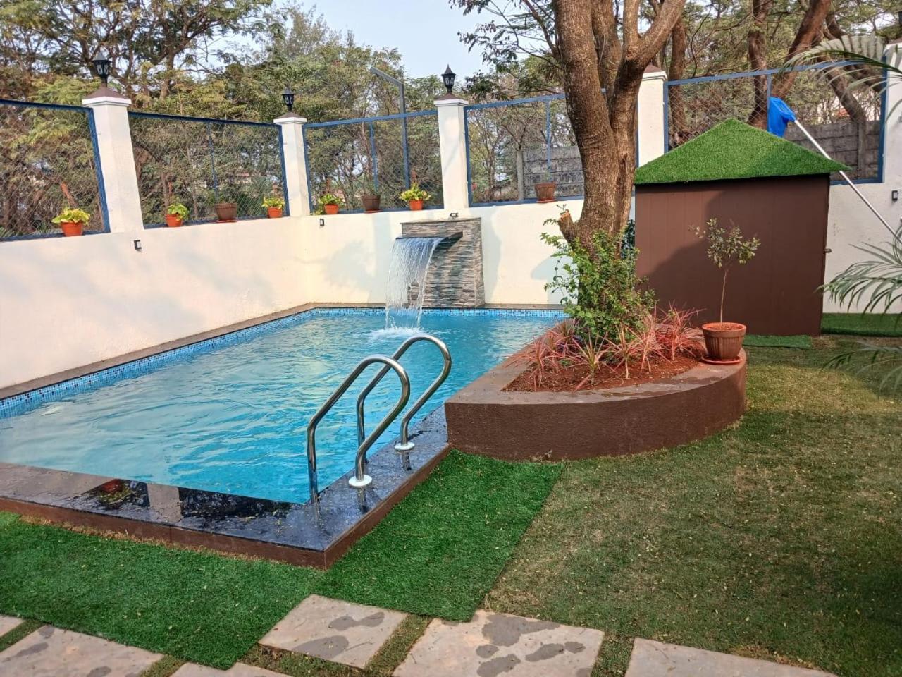 Lavish Villa - 3 Bhk Pool With Lawn Lonavala Exteriör bild