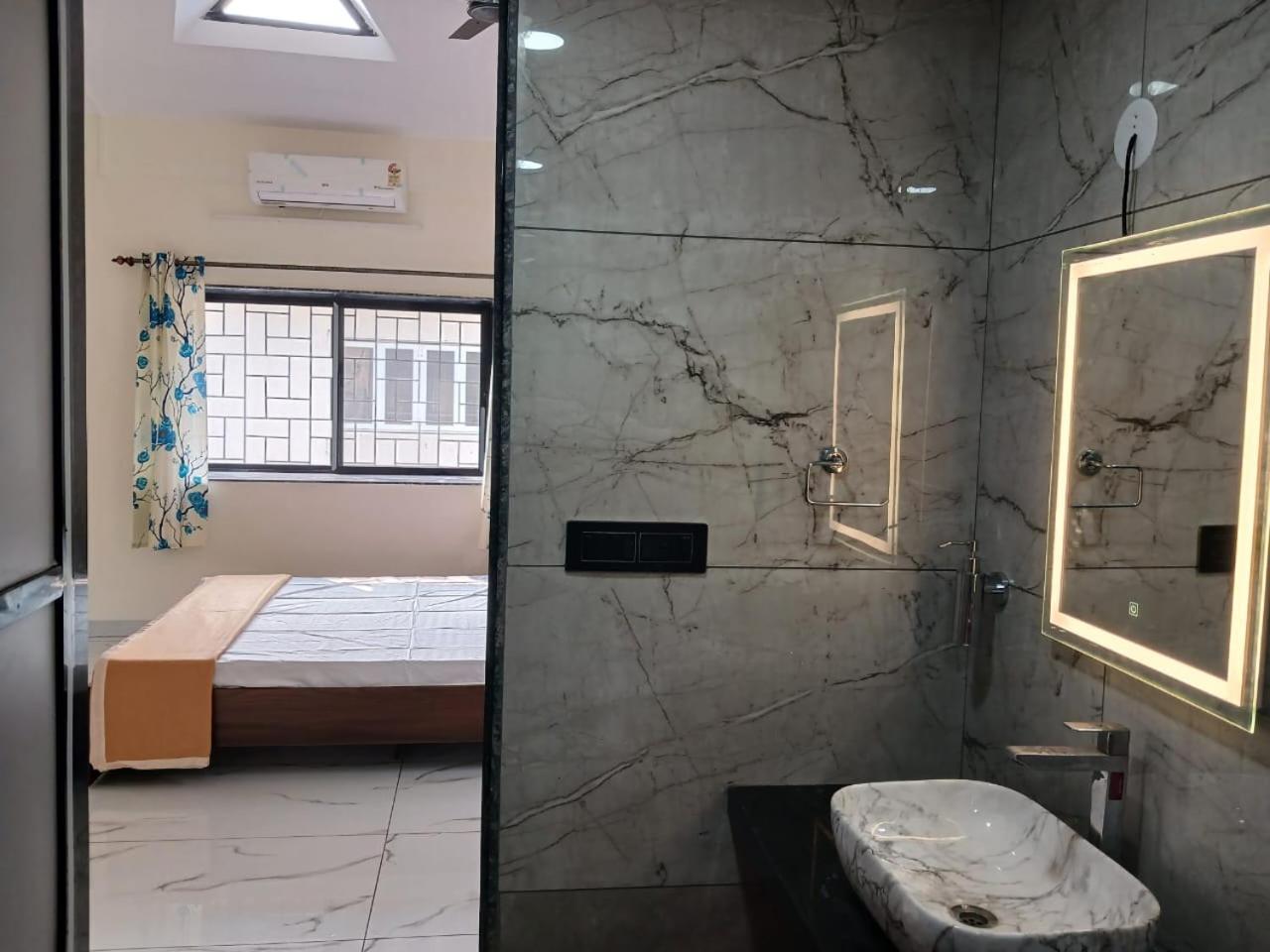 Lavish Villa - 3 Bhk Pool With Lawn Lonavala Exteriör bild